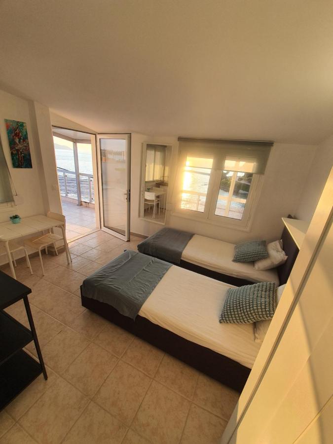Sunset_Apartments Only 15 Meters From The Sea Neos Marmaras Exterior foto