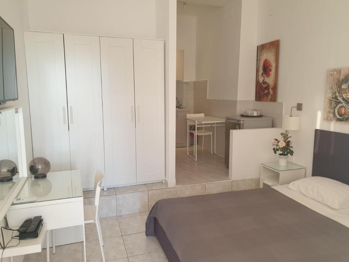 Sunset_Apartments Only 15 Meters From The Sea Neos Marmaras Exterior foto