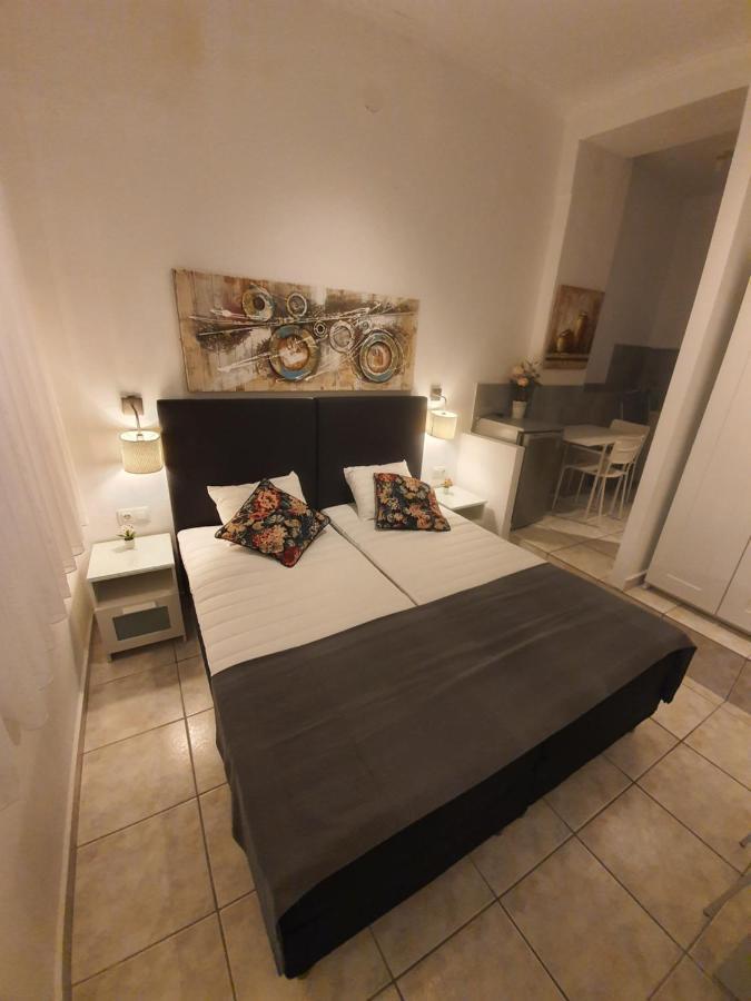 Sunset_Apartments Only 15 Meters From The Sea Neos Marmaras Exterior foto