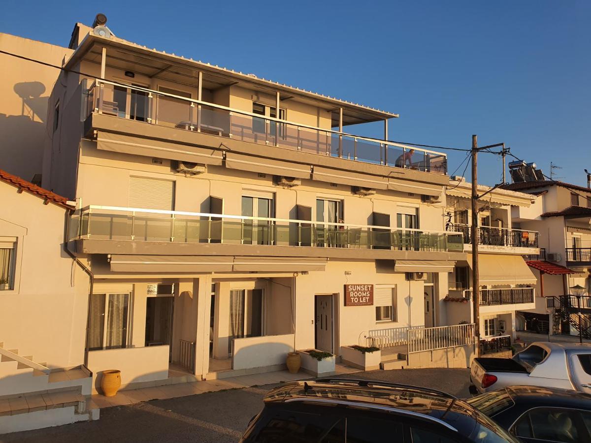 Sunset_Apartments Only 15 Meters From The Sea Neos Marmaras Exterior foto